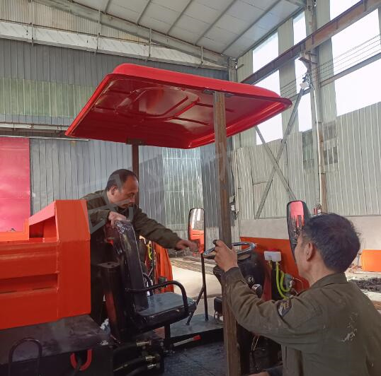 礦（kuàng）山（shān）自卸四輪車（chē）